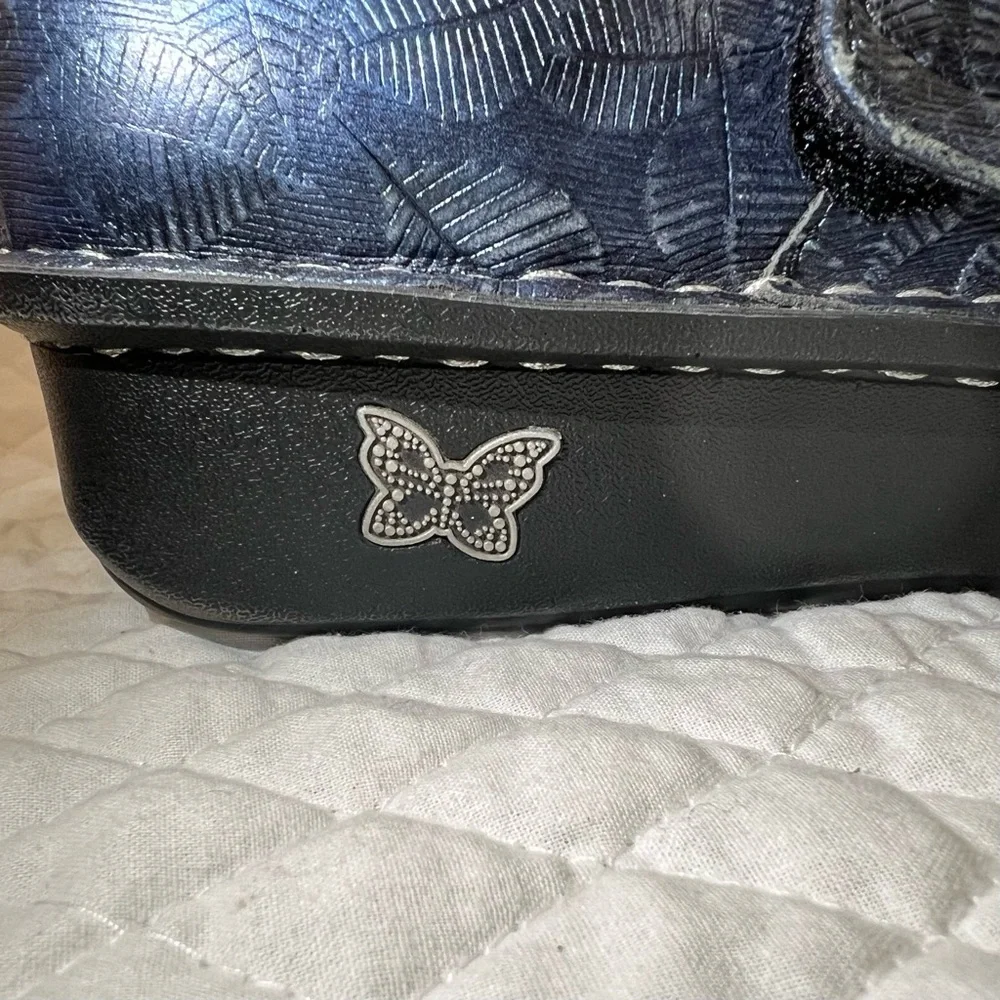 Alegria Paloma - Metallic Blue Leaf Pattern - Picture 11 of 12